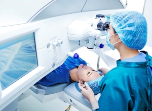 Phẫu thuật mắt cận thị bằng phương pháp femto lasik